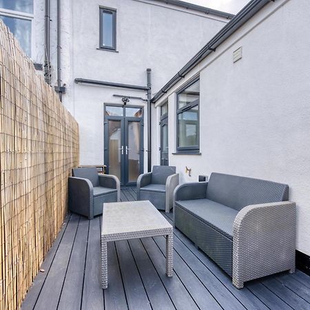 4-Bedroom Stunning Luxe, Spacious & Stylish Design House Bolton, Sleeps 11, With Parking Central Bolton, Links To Manchester, Pet-Friendly, Best For Groups! Work Contractors And Summer Special Offer! - By Blue Puffin Stays Farnworth Bagian luar foto