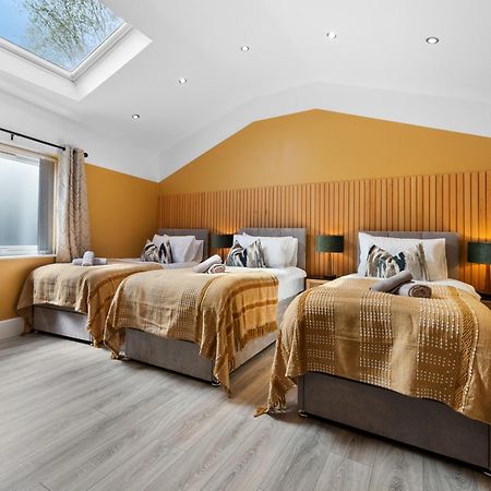 4-Bedroom Stunning Luxe, Spacious & Stylish Design House Bolton, Sleeps 11, With Parking Central Bolton, Links To Manchester, Pet-Friendly, Best For Groups! Work Contractors And Summer Special Offer! - By Blue Puffin Stays Farnworth Bagian luar foto