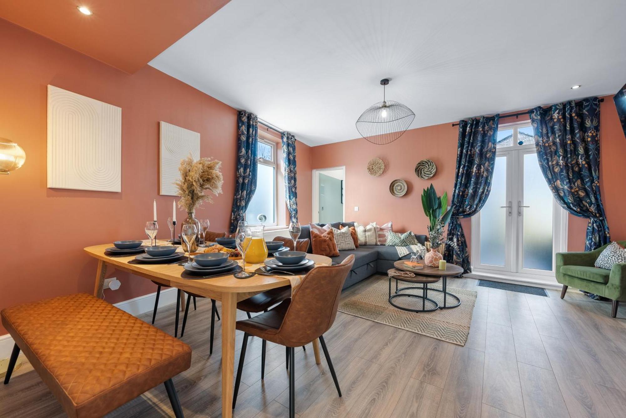 4-Bedroom Stunning Luxe, Spacious & Stylish Design House Bolton, Sleeps 11, With Parking Central Bolton, Links To Manchester, Pet-Friendly, Best For Groups! Work Contractors And Summer Special Offer! - By Blue Puffin Stays Farnworth Bagian luar foto