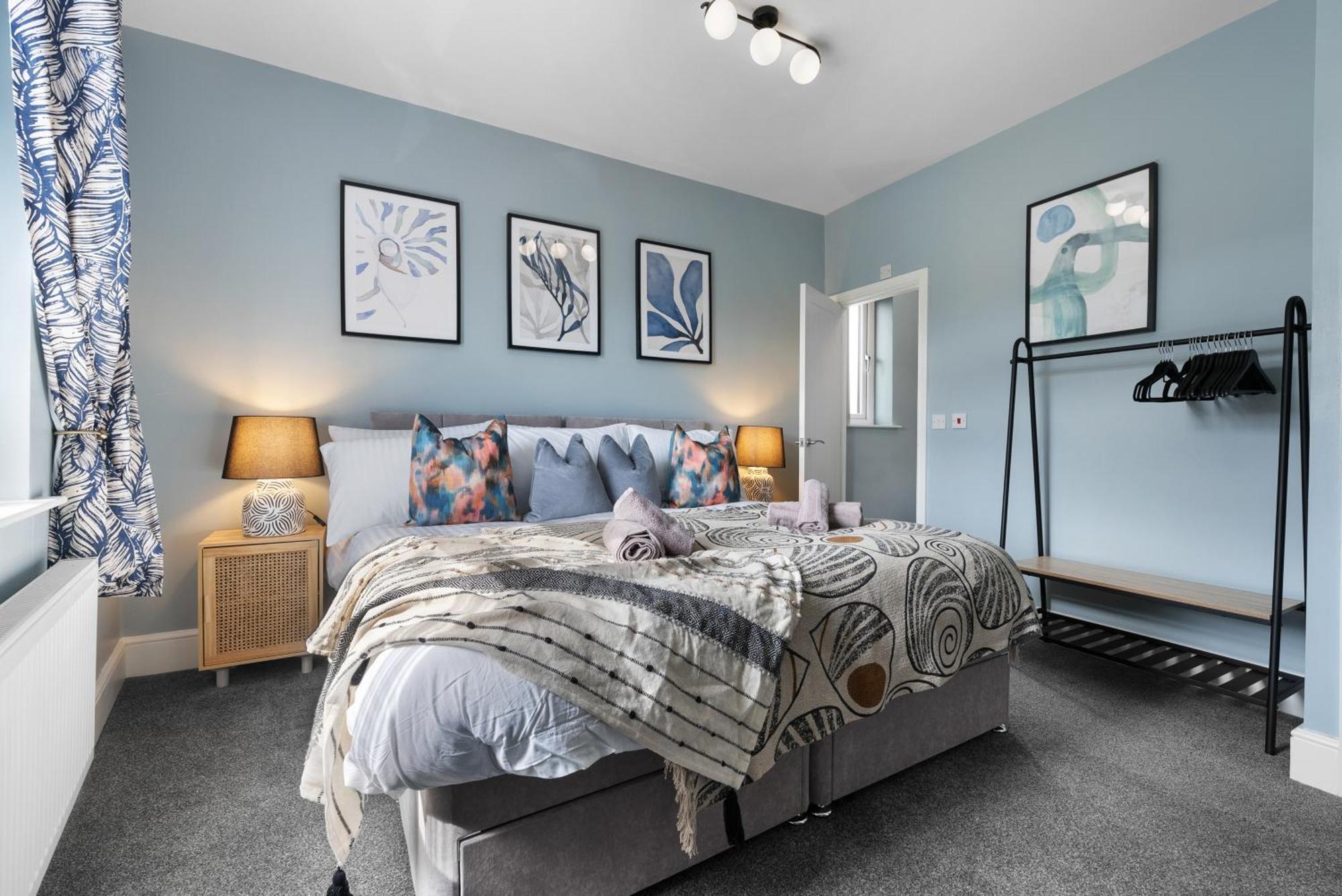 4-Bedroom Stunning Luxe, Spacious & Stylish Design House Bolton, Sleeps 11, With Parking Central Bolton, Links To Manchester, Pet-Friendly, Best For Groups! Work Contractors And Summer Special Offer! - By Blue Puffin Stays Farnworth Bagian luar foto