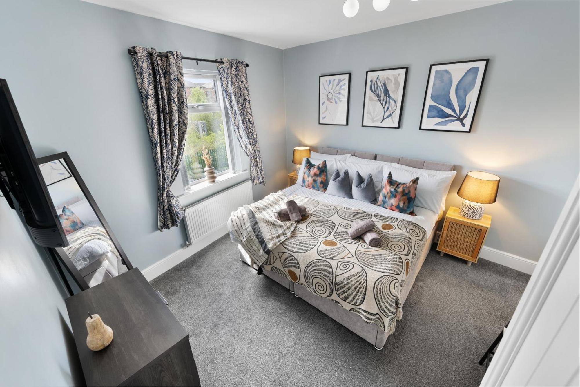 4-Bedroom Stunning Luxe, Spacious & Stylish Design House Bolton, Sleeps 11, With Parking Central Bolton, Links To Manchester, Pet-Friendly, Best For Groups! Work Contractors And Summer Special Offer! - By Blue Puffin Stays Farnworth Bagian luar foto